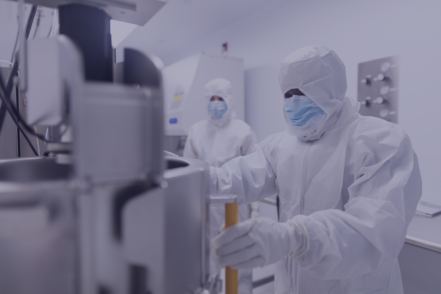 Nine GMP clean rooms dedicated to biomanufacturing cell and gene therapy products, specializing in iPSC-derived cell medicines for research.